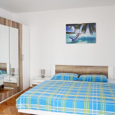 Apartments Mikulic Biograd Na Moru Pokoj fotografie